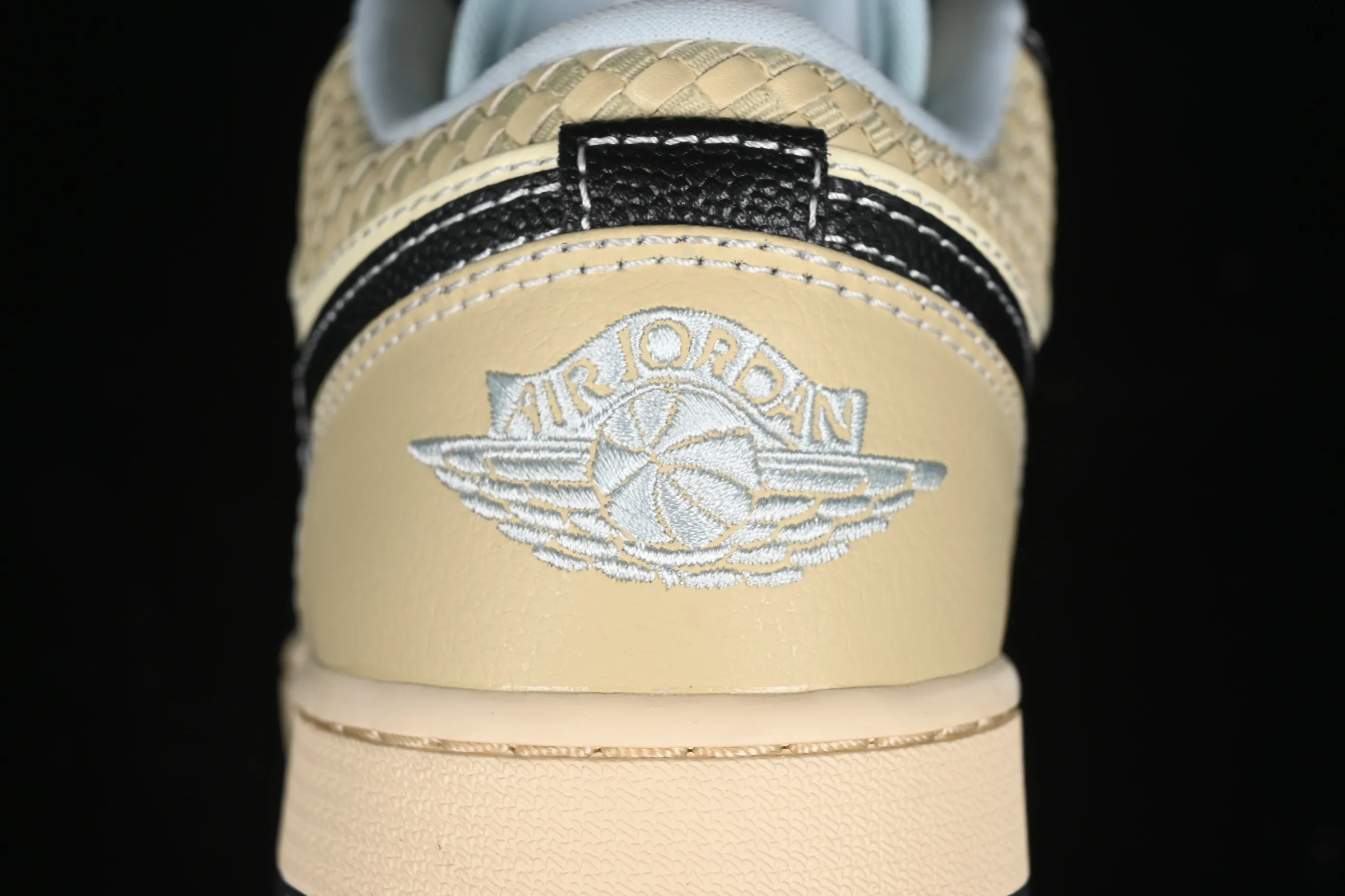 All categories Air Jordan Jordan series basketball shoes Air Jordan 1 Low G version pure original Air Jordan 1 Low "Coconut Milk Black" AJ1 Joe 1 island style low-top cultural basketball shoes HQ3437-101